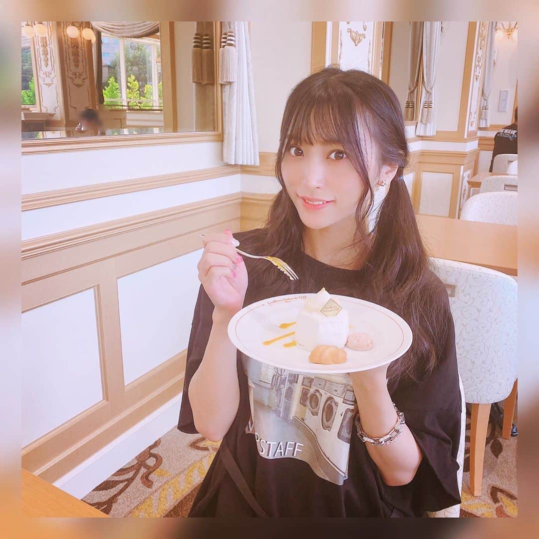 根岸愛のインスタグラム：「🧁🗻🧁 美富士ケーキ美味しかった🥰 ふんわりチーズケーキ〜🧁 #cake #sweets #fujiyama #dessert #ケーキ #スイーツ」