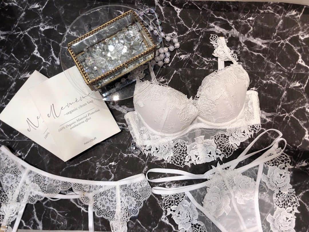 Ravijour札幌4丁目プラザ店のインスタグラム：「#ONSALE  大人気「LINGERIEAM」シリーズ #ローズガーデングラマーアップブラセット のご紹介です✨  詳しくはブログへ✈  #ラヴィジュール #ravijourstaff  #ravijoursapporo  #ravijour_official  #LINGERIEAM」