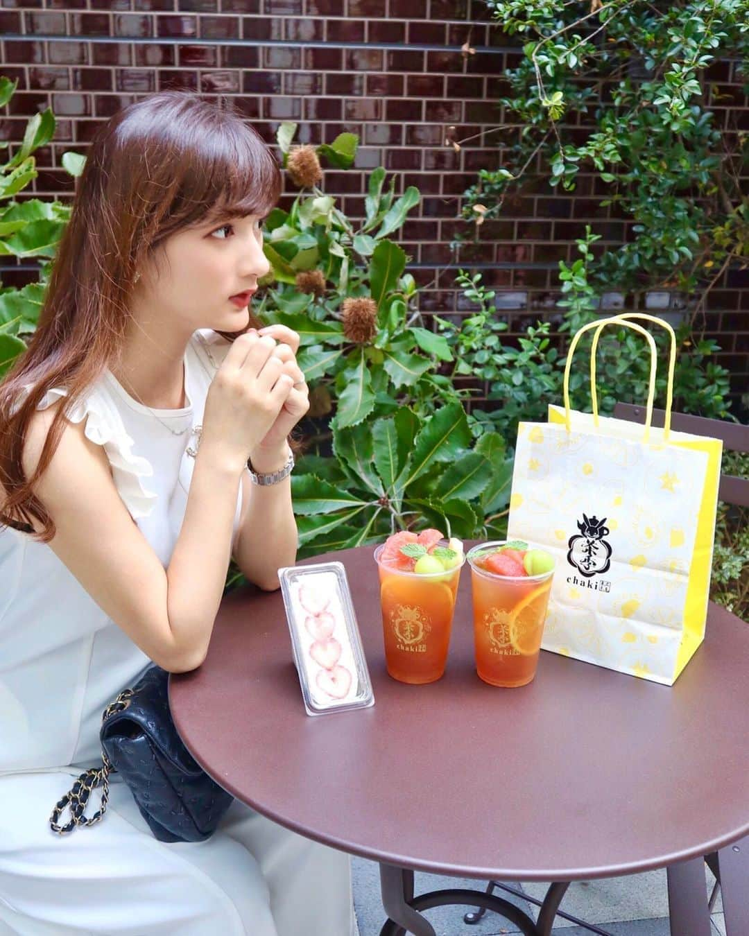 加藤瑠美さんのインスタグラム写真 - (加藤瑠美Instagram)「🍓🍇🍈🍊🥝  広尾に新しくできたEAT PLAY WORKS❣️ その中に入っている【茶季】でフルーツサンドとフルーツティーをテイクアウトしました🥡  日曜の夕方に行ったからか、フルーツサンドはイチゴかバナナしかなかった…🥺🍓🍌 シャインマスカット食べたかったな〜次は絶対✨ ゴロゴロミックスフルーツティーはいろんなフルーツがたくさん入っててとっても美味しかった❤️ さっぱりしてて暑い日にぴったり☀️  📍茶季 渋谷区広尾5-4-16  #rubi__restaurant#instafood#instagood#happy#lunch#japanesegirl#japanese#hiroo#fruitsandwich#マタニティーライフ#ぷんにーらいふ#妊娠9ヶ月#初マタ#マタニティファッション#プレママ#第一子妊娠中#お誕生日#妊娠後期#広尾#フルーツサンド#フルーツティー#テイクアウト#茶季」8月25日 17時50分 - katorubi