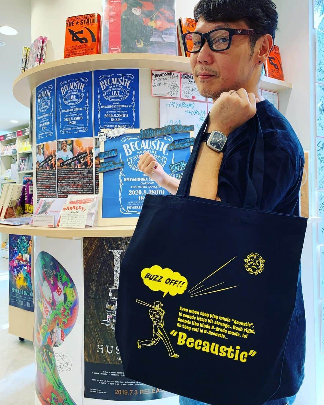 のインスタグラム：「エコバッグとMカード完成✨ 今週金曜からHMV&BOOKS SHIBUYAにて12時より販売開始＆18:30よりレコ発インストア開催なんでお気軽にカモン💳🛍🎶  #完成 #Mカード #エコバッグ #Lets #Stay #Listening #Music #Forever #and #StayPunkForever #with #HMV #UmuAndThePankyjive #Gallow   https://www.hmv.co.jp/store/event/41888/」