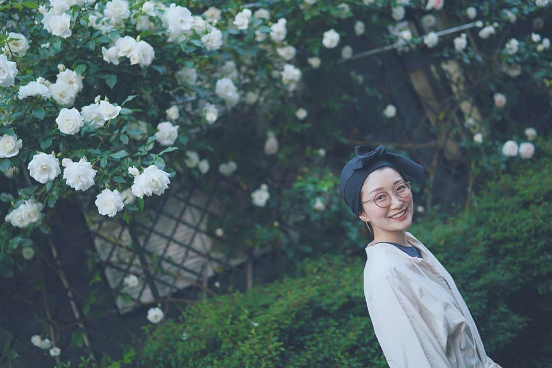 のインスタグラム：「. . この日は、 スーパーに行っただけだったな。 そんな日々でしたね。5月頃📃 . . #photography  #camera #flower  #nature #white  #makeoff #glasees  #stayhome #2020 #may  #japan #tokyo #hair」