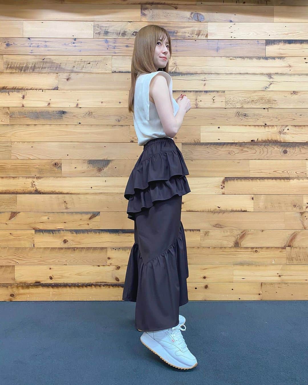 黒坂優香子さんのインスタグラム写真 - (黒坂優香子Instagram)「♡ ・ ・ 昨日は @jour.de.muguet  Classical tiered skirtのBlownを♡ ・ フリルが後ろなんだけど、 向きを少し変えてフリルの位置を変えて履くこともできます♡ ・ 私はこれくらいずらして履くのが好き♡ ・ ・ 先行予約期間はあと二日です♡ ・ ・ #jourdemuguet  #ジュールドミュゲ」8月25日 18時04分 - yukakokurosaka0606