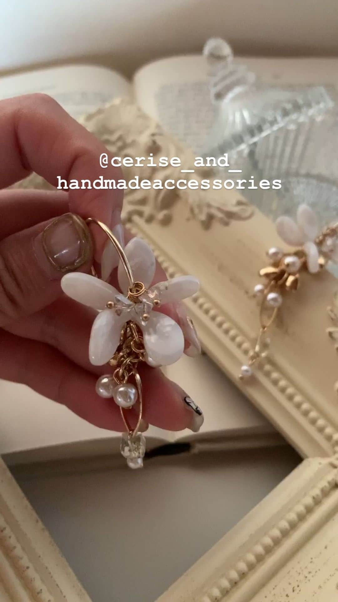 のインスタグラム：「@cerise_and_  さくちゃんとこのhandmade earrings  #handmade #hand」