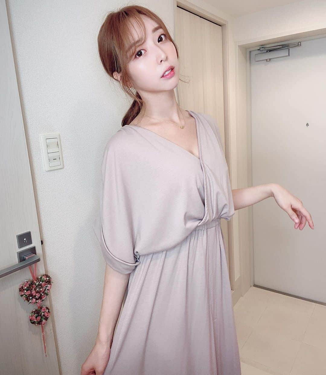 みゅうみゅうのインスタグラム：「. . . . 今日は撮り溜めしてたドラマをひたすら見てました⸜( ⌓̈ )⸝ . これからお仕事頑張る！ . お外涼しくて気持ちい✨✨ . . #job #work  #働くで」
