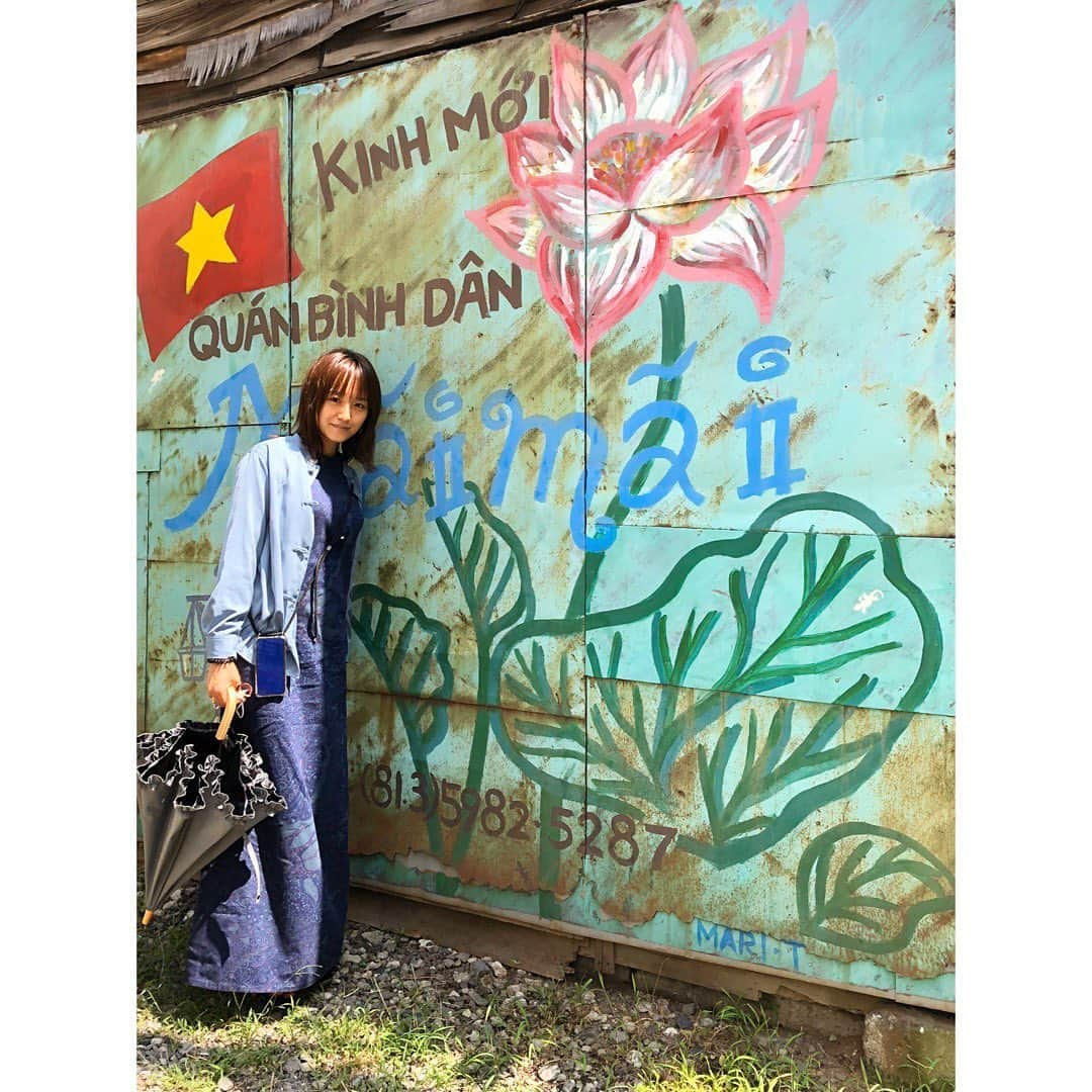 真下玲奈のインスタグラム：「「ベトナム🇻🇳行ってきた」って言えるような壁を見つけた！！！ . . フォー食べたい🍜 . . . #真下玲奈#ベトナム#ベトナム料理  #ヴィンテージワンピース#古着好き #おなかすいた#オーディションだった」