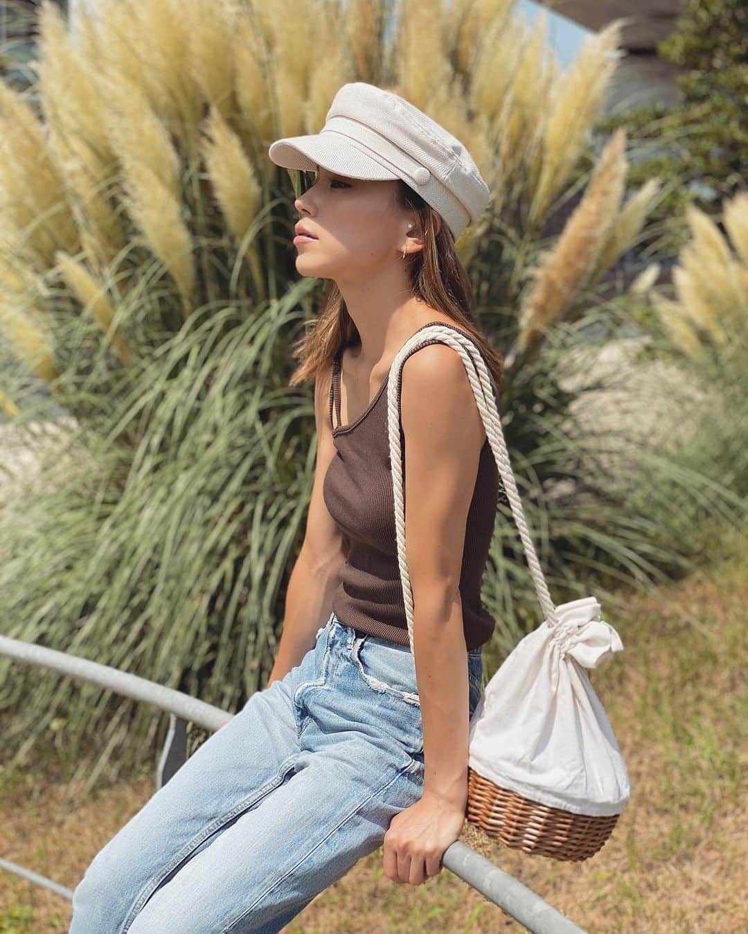のインスタグラム：「おきゃわなカゴ𝙱𝙰𝙶が入荷したよー🙈💓💓  𝚁𝙰𝚃𝚃𝙰𝙽×𝙲𝙾𝚃𝚃𝙾𝙽 𝙱𝙰𝙶𖤐˒˒ かなり詰め込めるし邪魔な時はリュックにもできちゃう優れもの♩¨̮⑅*  これも伊豆に持って行こう🏝  #sunvivian #newarrival #bag #かごバッグ #ショルダーバッグ #リュック #巾着バッグ #ラタンバスケット #sunvivianコーデ #サンヴィヴィアン」