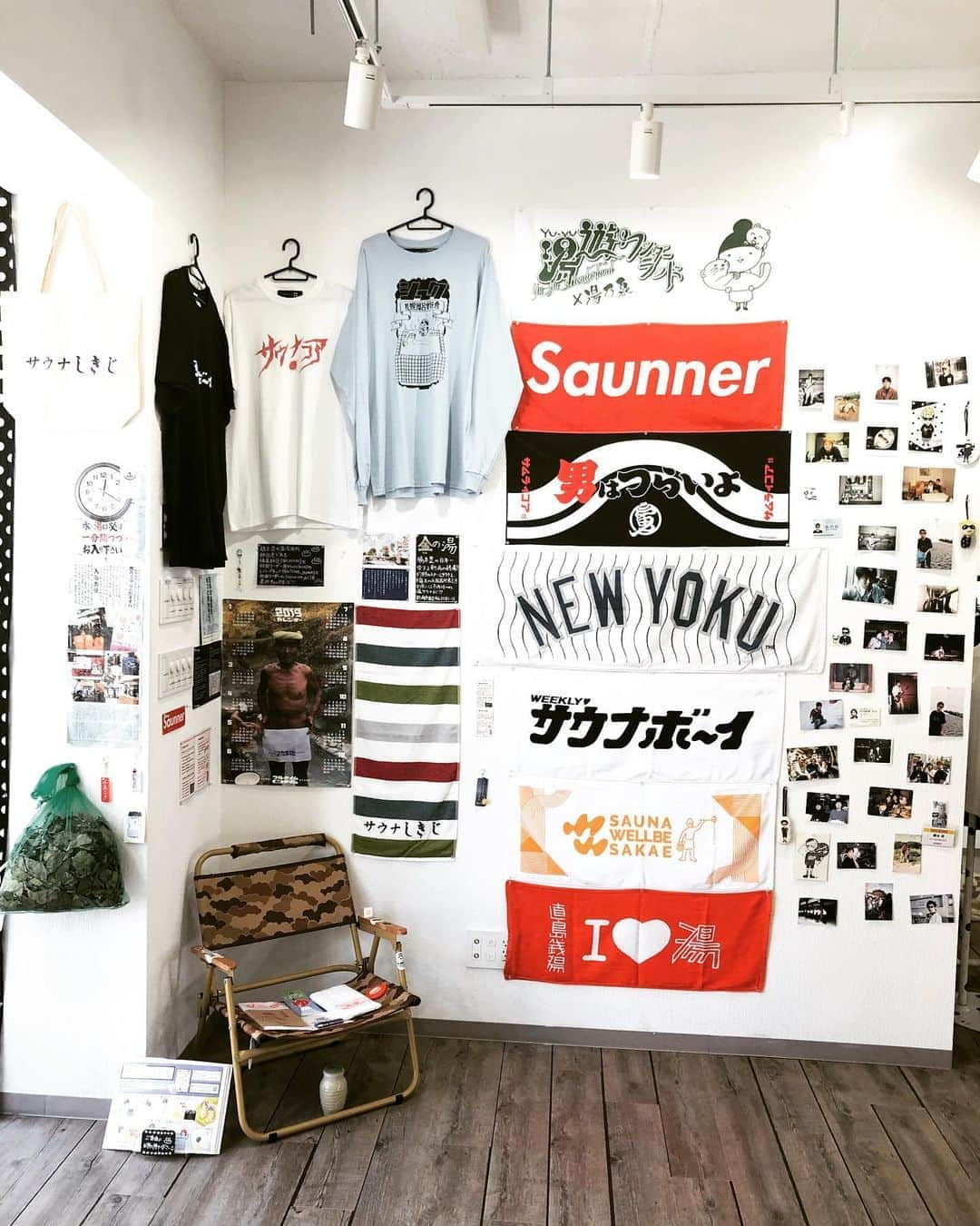 橋本塁さんのインスタグラム写真 - (橋本塁Instagram)「【サウシュー渋谷写真展6日目終了!】 ご来展ありがとうございました！明日も11-19時でギャラリールデコ(渋谷3-16-3ルデコビル6&5階)にてコロナ感染防止対策して僕とポルカ店長代理は一日中ずっと居ます！平日は人も少なくゆっくり安全に観れるので渋谷お立ち寄りの際は是非！ #サウシュー #stingray #渋谷  #oneokrock #ワンオクロック #ストレイテナー #NCIS #androp #thebawdies #thepillows #fomare #FBY #lowiq01 #thebackhorn #9mmparabellumbullet  #hawaiian6  #ren」8月25日 19時04分 - ruihashimoto