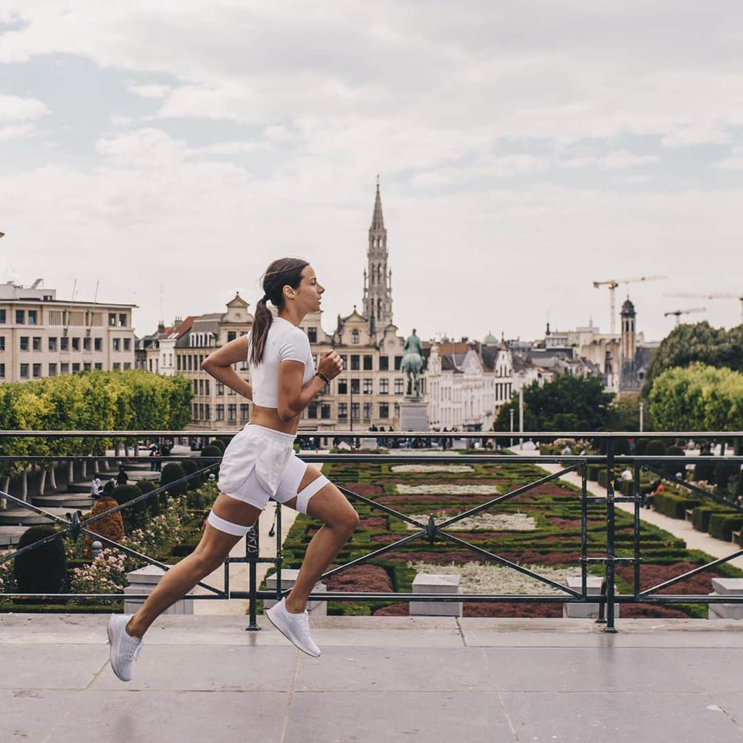 Camille LAUSさんのインスタグラム写真 - (Camille LAUSInstagram)「✨ B r u x e l l e s  m a  B e l l e ✨   #summer #urbanvibes #runninggirl #gorun #4254tribe #visitbrussels  ©️ @vitam_sport」8月25日 19時14分 - camillelaus