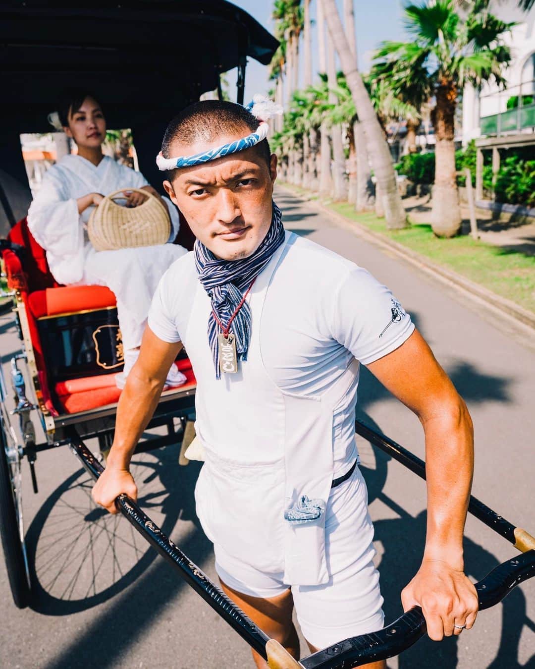 kenta_soyoungさんのインスタグラム写真 - (kenta_soyoungInstagram)「shafudaaaaan!!!!!! . . . #シャフダン #車夫男子 #車夫 . . . @ebisuya_kamakura さんの 人力車男子＝車夫＝シャフダン @ebisuya_rickshaw  を撮らせてもらいました！！ うちの @10ten10san10 も同乗。 着付けはお世話になってる @kamakura.kimono.kanon さん。 めちゃくちゃ暑かったけど、何キロも引いてくれて、、、すごくかっこよかったです！！」8月25日 19時08分 - kenta_soyoung