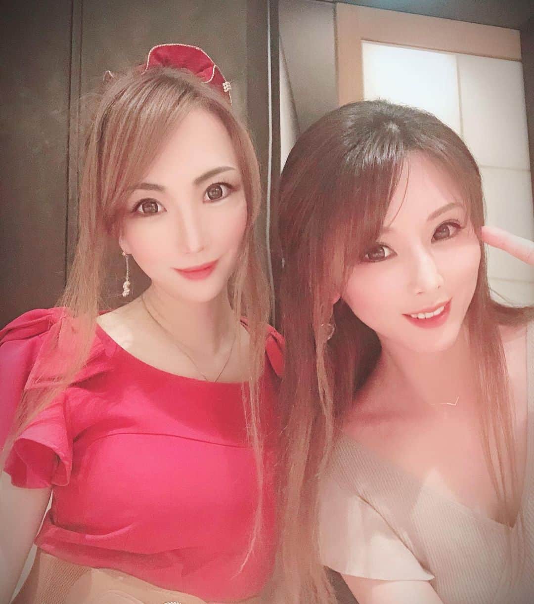 のインスタグラム：「理沙と『三谷』さんへ行ってきましたなぅ🍣 ・ なかなか予約の困難な三谷さんに来たのは久しぶり😆💓 ・ こちらで名物のペアリングは少な目にしてもらっても気持ちよく酔ってしまいます👻 本日も、美味しいお寿司🍣をごちそうさまでした🙇‍♀️ ・ お寿司の写真はまた明日🌟 ・  紀尾井町 三谷 03-6256-9566 東京都千代田区紀尾井町1-2 紀尾井テラス 3F https://tabelog.com/tokyo/A1308/A130801/13198197/  ・ #食事 #食事記録 #グルメ #グルメ好きな人と繋がりたい  #グルメ女子  #美食 #美食日記 #美食推薦 #和食 #和食ごはん  #ごはん #ディナー #dinner #dinnertime  #寿司 #鮨 #三谷」