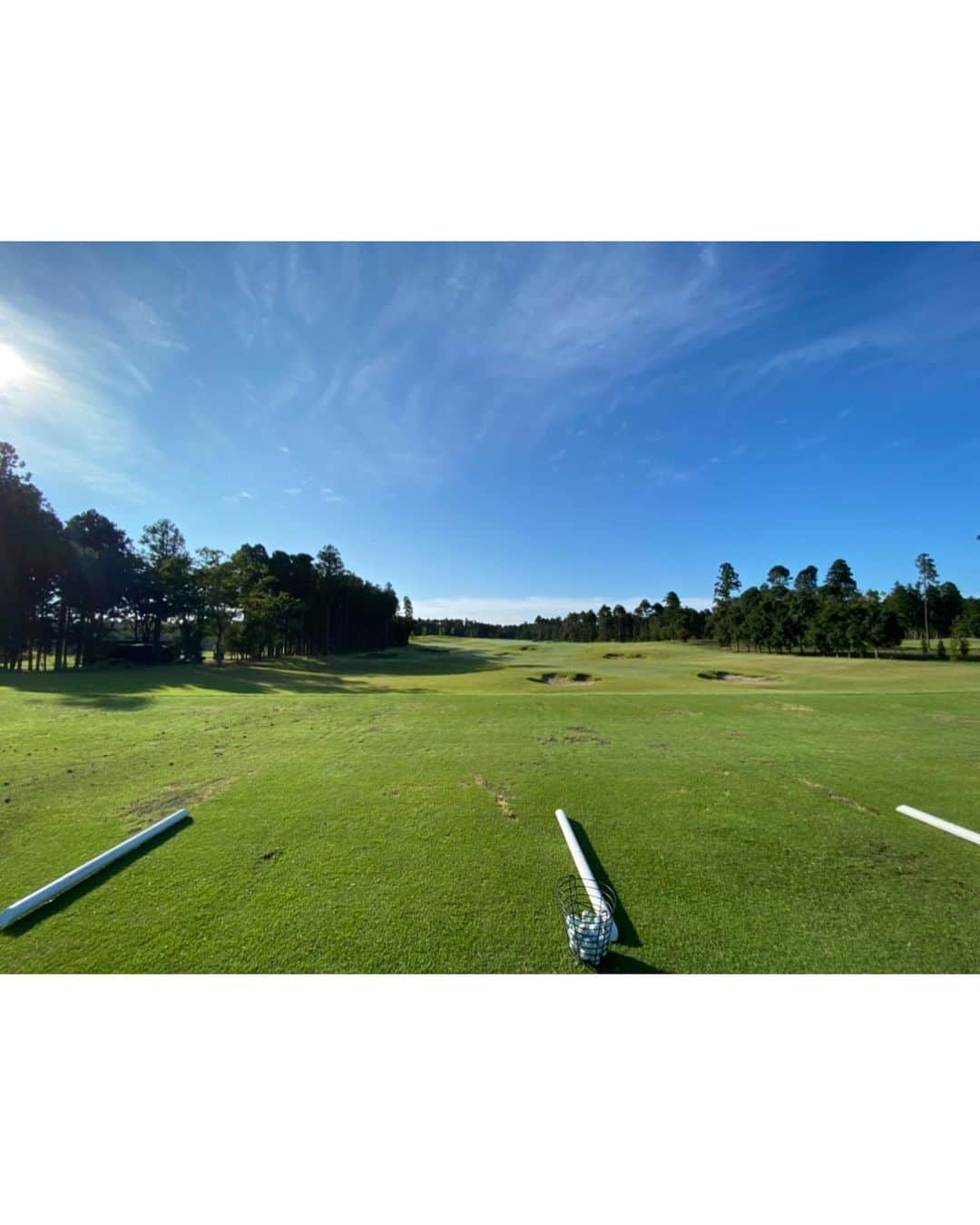 青木茉里奈さんのインスタグラム写真 - (青木茉里奈Instagram)「⛳️🍃 TOKYO CLASSIC CLUB Back tee 🎥Hole18  _____________________________________________________ 早い時間のスタート、芝から練習、一日充実でした..✨ グリーンの虹、見えるかな？ スルー休憩の時に飲んだのは、ビタミンCが豊富なカムカムのソーダ割り🍹(ノンアル)甘酸っぱくて好き✨ ・ ・ ・ #golf #tokyoclassicclub  #ありがとうございました #感謝」8月25日 19時32分 - marinaaoki28