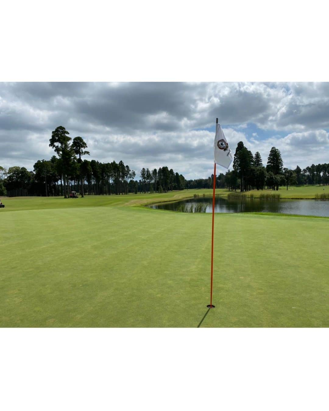 青木茉里奈さんのインスタグラム写真 - (青木茉里奈Instagram)「⛳️🍃 TOKYO CLASSIC CLUB Back tee 🎥Hole18  _____________________________________________________ 早い時間のスタート、芝から練習、一日充実でした..✨ グリーンの虹、見えるかな？ スルー休憩の時に飲んだのは、ビタミンCが豊富なカムカムのソーダ割り🍹(ノンアル)甘酸っぱくて好き✨ ・ ・ ・ #golf #tokyoclassicclub  #ありがとうございました #感謝」8月25日 19時32分 - marinaaoki28