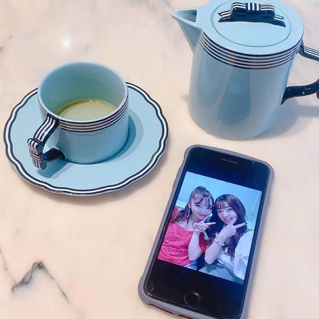 日下部美愛のインスタグラム：「🤍🦋💙  #表参道カフェ  #photo #japan #model #hair #fashion #fashionblogger #makeup #followme #instagood #camera #instadaily #dailylook #한국 #맞팔 #사진 #데일리 #데일리룩 #패션 #韓国カフェ #salondelouis」