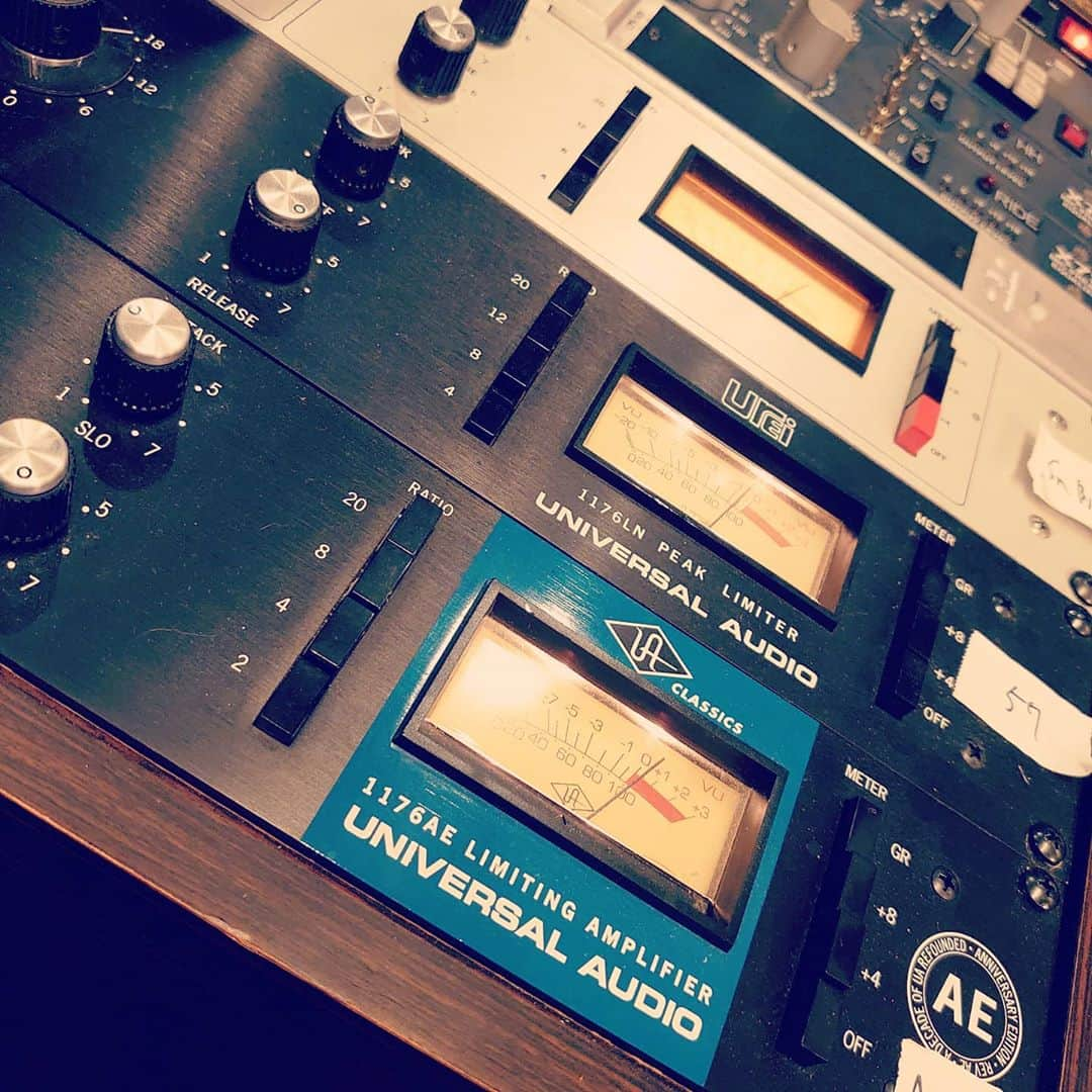 鈴木Daichi秀行のインスタグラム：「76 #UREI #universalaudio  #studiolife」