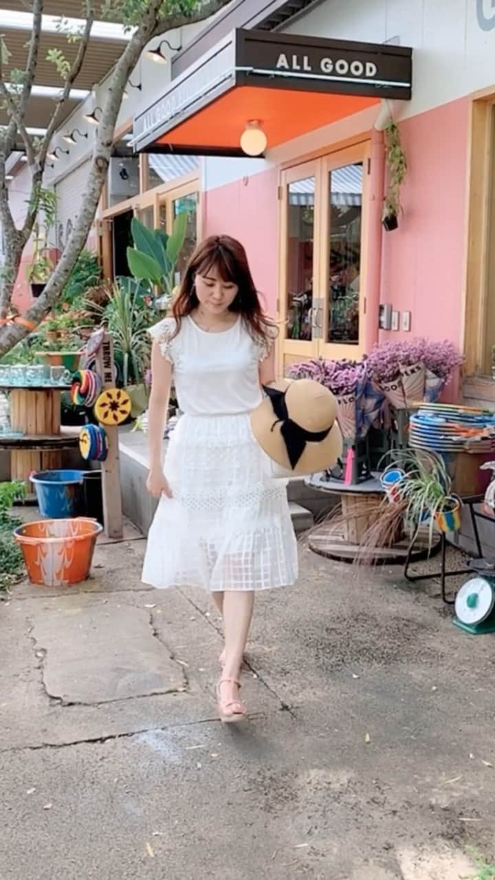 のインスタグラム：「#sharegreenminamiaoyama #sharegreen #南青山 #夏の終わり  #chesty #チェスティコーデ  とりあえずフィードにもシェア💖  残暑が厳しいですが ご自愛くださいね💠」