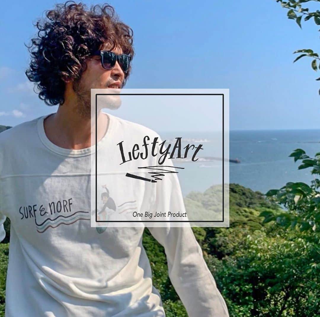 のインスタグラム：「Lefty Art @mr_leftyyy さんから声を掛けて頂き、今回SURF&NORFとのコラボが実現しました。 ラフな感じの生地でザックリ着れるトップスが良いとリクエストさせて頂き、このボディーに決まりました。 着心地がよく肌触りも最高なので、毎日でも着たくなるようなアイテムで、海あがりなんかにも最高だと思います！ Lefty Artの描いたデザインは、SURF&NORFを可愛くコミカルに表現してくれているので、幅広い方々にご愛用いただけたら嬉しいです！ 購入など詳しくは　@mr_leftyyy のホームページをご確認ください。  https://leftyart2016.stores.jp  #leftyart #surfandnorf」