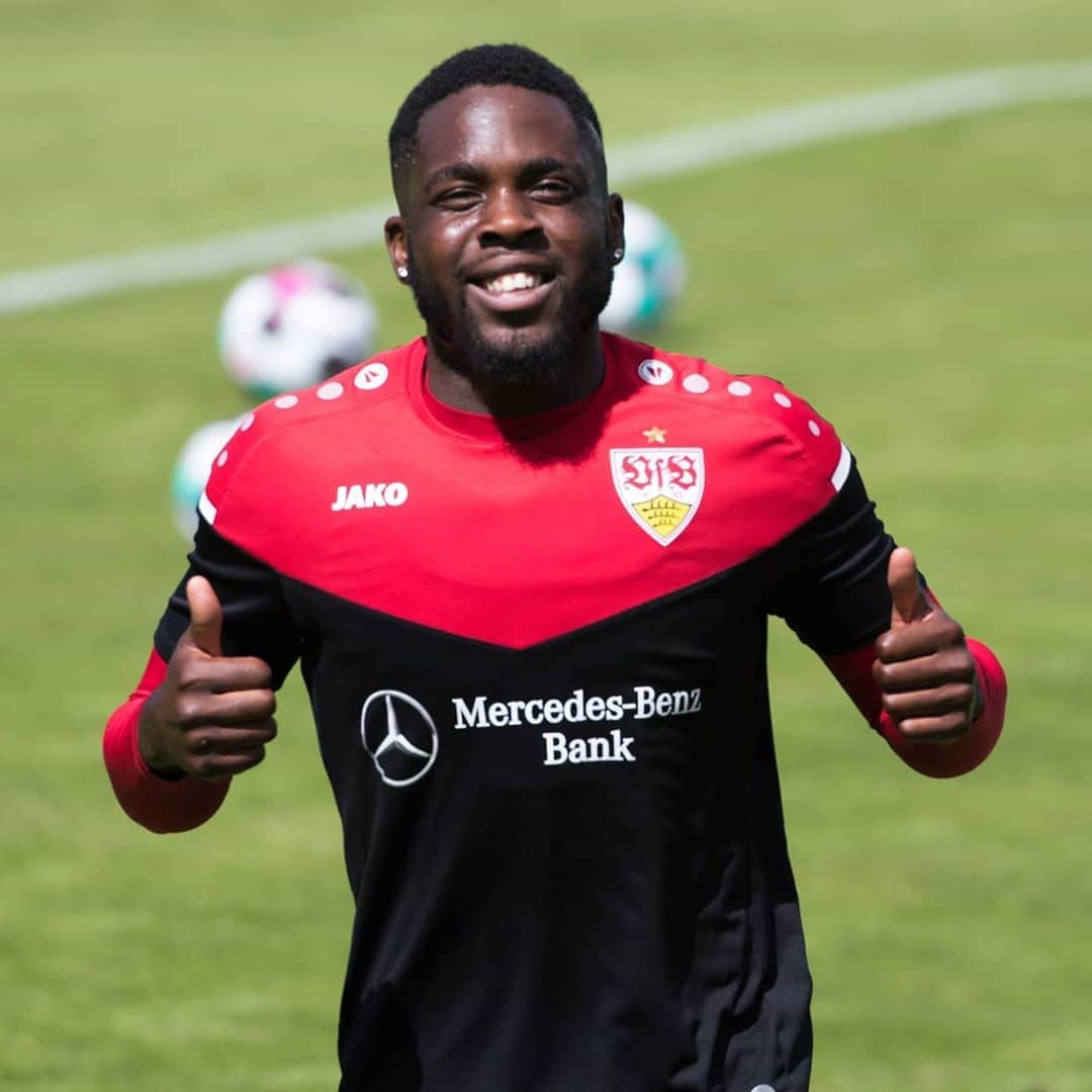 VfBシュトゥットガルトさんのインスタグラム写真 - (VfBシュトゥットガルトInstagram)「Hallo @j_mangala8! 👋   #welcomeback #mannschaftstraining #trainingslager #Kitzbühel #vfbstuttgart1893 #vfbstuttgart #VfB #preseason #vorbereitung #VfBInsta」8月25日 19時47分 - vfb