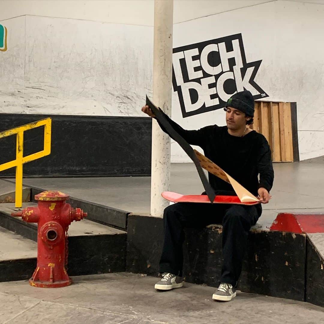 ケビン・ホーフラーのインスタグラム：「Fresh @mobgrip 🤗 @transworldskate #TWS」