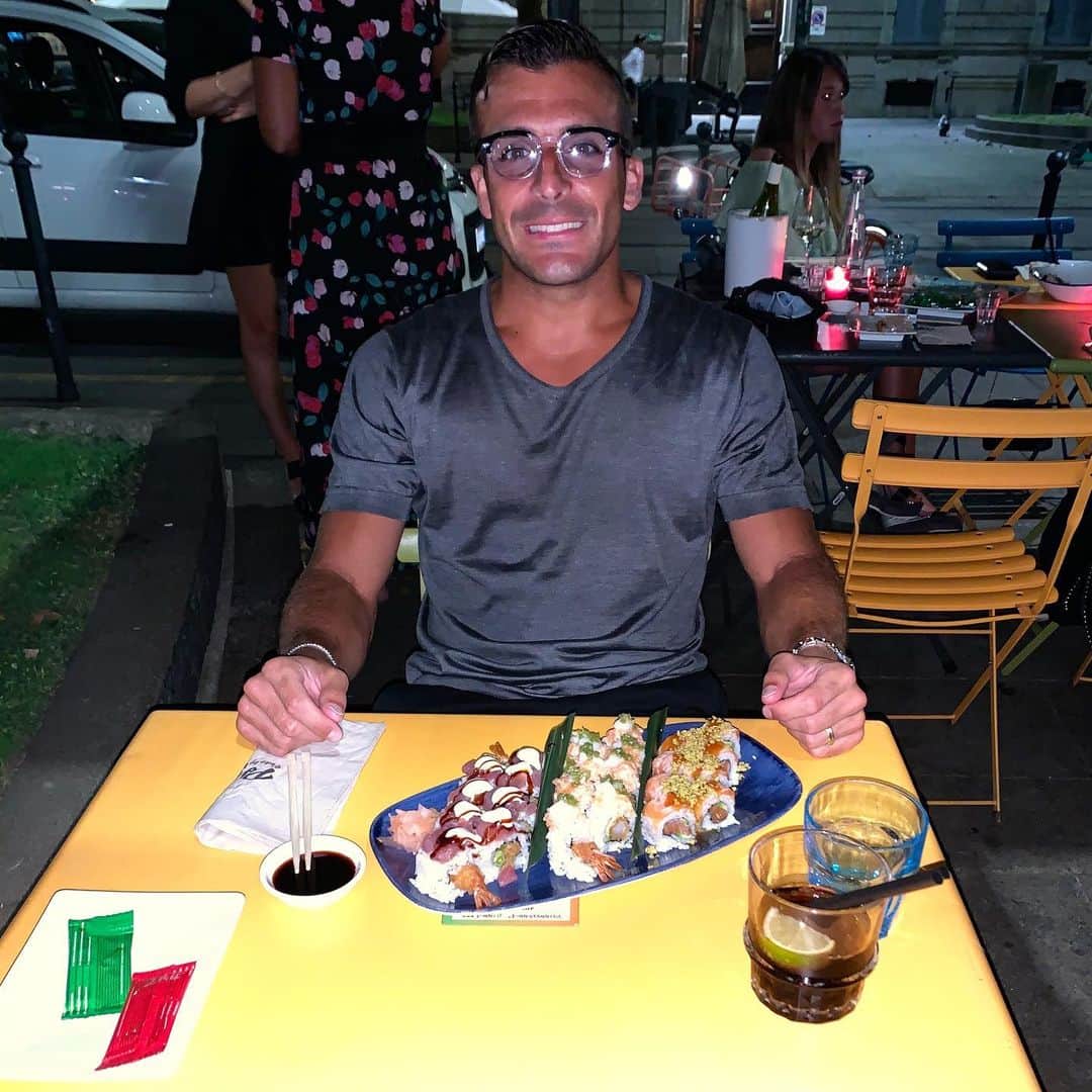 ジュリオ・ドナーティのインスタグラム：「Back in town 📍Milan  #sushi #10annidopo #milano」