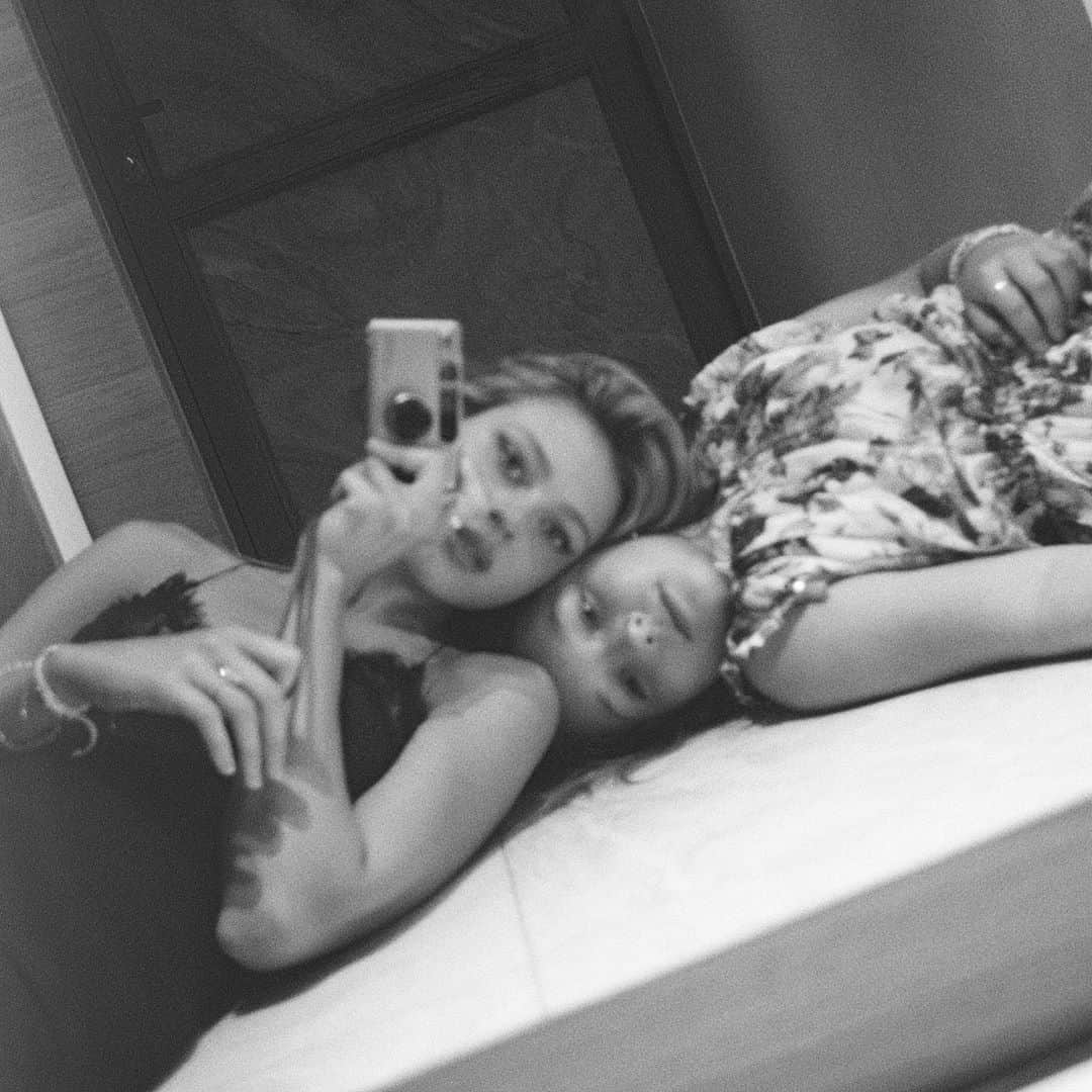 ニコラ・ペルツのインスタグラム：「h7 is the sweetest most loving and beautiful little human i know!」