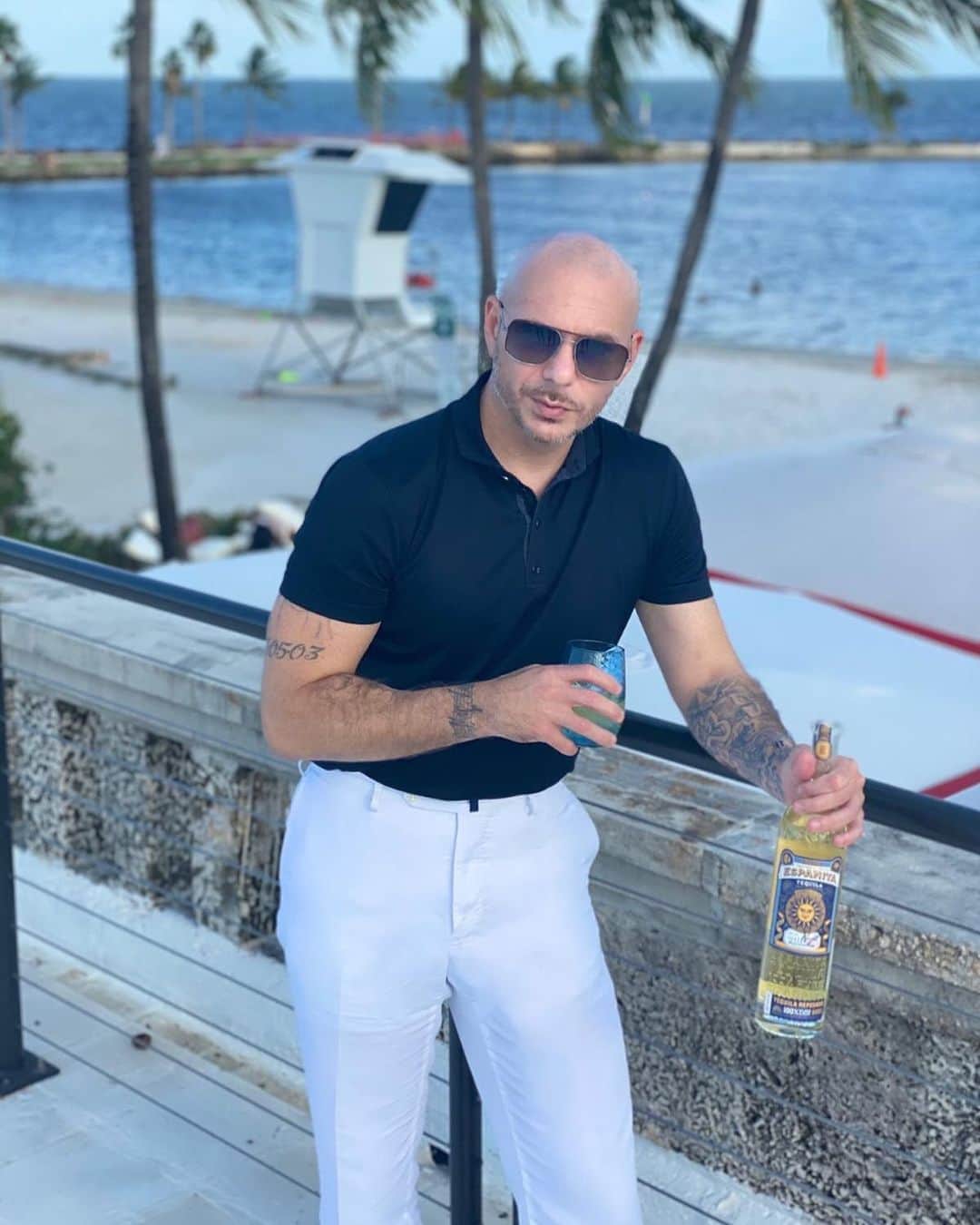 ピットブルのインスタグラム：「Awards don’t come easy, it takes hard work. It’s great to partner with a hard working brand like @espanita_tequila. Congrats on the 2020 MicroLiquor Triple Gold and Gold Medal Spirit Awards!」