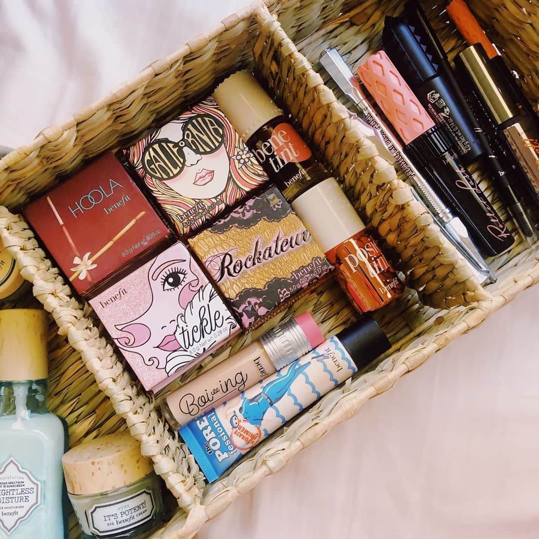 Benefit Cosmeticsさんのインスタグラム写真 - (Benefit CosmeticsInstagram)「Drop a 💄 in the comments below if you NEED this #benefit haul for yourself!」8月26日 5時50分 - benefitcosmetics