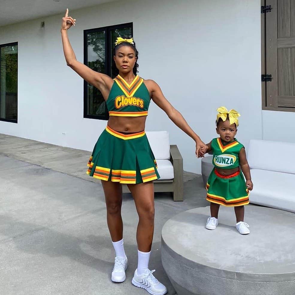 E! Onlineさんのインスタグラム写真 - (E! OnlineInstagram)「We want whatever magic spirit stick Gabrielle Union has because it's been 20 years since #BringItOn was released and this is what she looks like today. ➡️ (📷Shutterstock/Instagram/gifer)」8月26日 5時51分 - enews