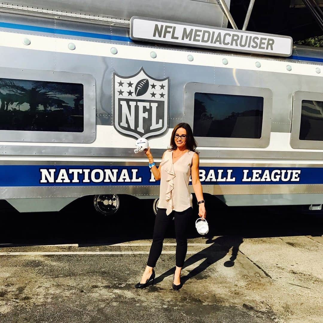 リサ・アンさんのインスタグラム写真 - (リサ・アンInstagram)「The NFL Season is around the corner & the excitement is real so  @bovada  #NFL #sportsbetting」8月26日 5時52分 - thereallisaann