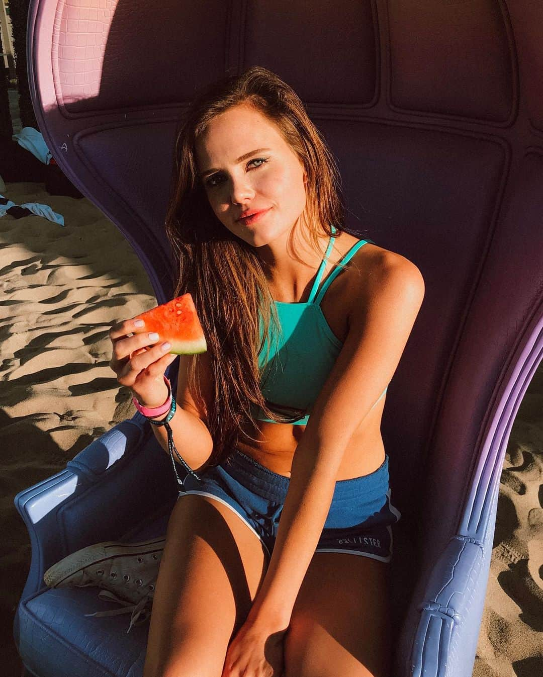 ティファニー・アルボードさんのインスタグラム写真 - (ティファニー・アルボードInstagram)「☀️🍉🦋 Everyone’s talking about how sad it is that summer is over.. & I realized I forgot to have summer. 😅 It’s all just been a blur of emotions & taking it one day at a time. 🙏 - Summer is my favorite so my summer will last until the leaves start to fall. 💭 #QOTD: What’s your favorite fruit in summer!? Mines watermelon 🍉 #catchinguponsummer #watermelon #summer」8月26日 5時56分 - tiffanyalvord