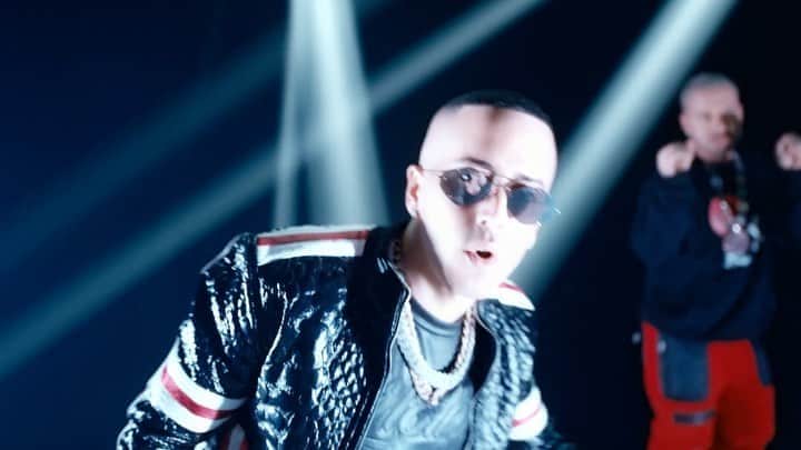 ヤンデルのインスタグラム：「Dale play en mi canal de @youtube a #NoTeVayas @jbalvin #QuienContraMiParte2 #QCM2 @sour_beat @lunytunes  🎥 @elasticpeople」