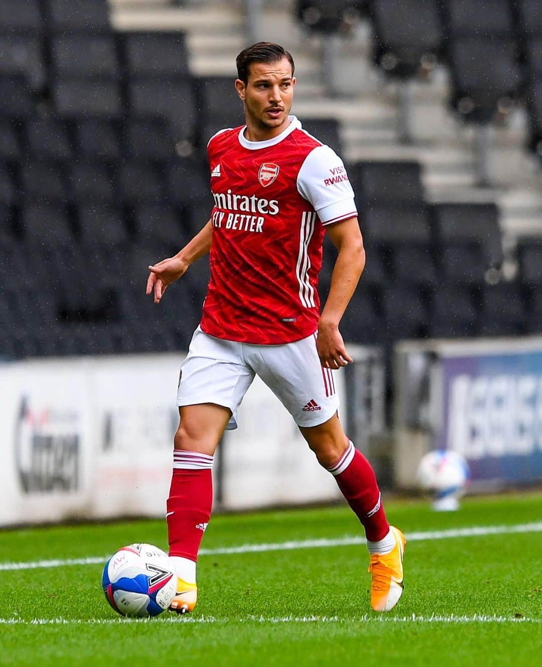 セドリック・ソアレスさんのインスタグラム写真 - (セドリック・ソアレスInstagram)「Amazing to wear these colours again! A good test for the season to come. COYG! 💪⚽🔴 #Arsenal #Gunners #COYG #preseason #work #newseason」8月26日 6時27分 - cedricsoares41