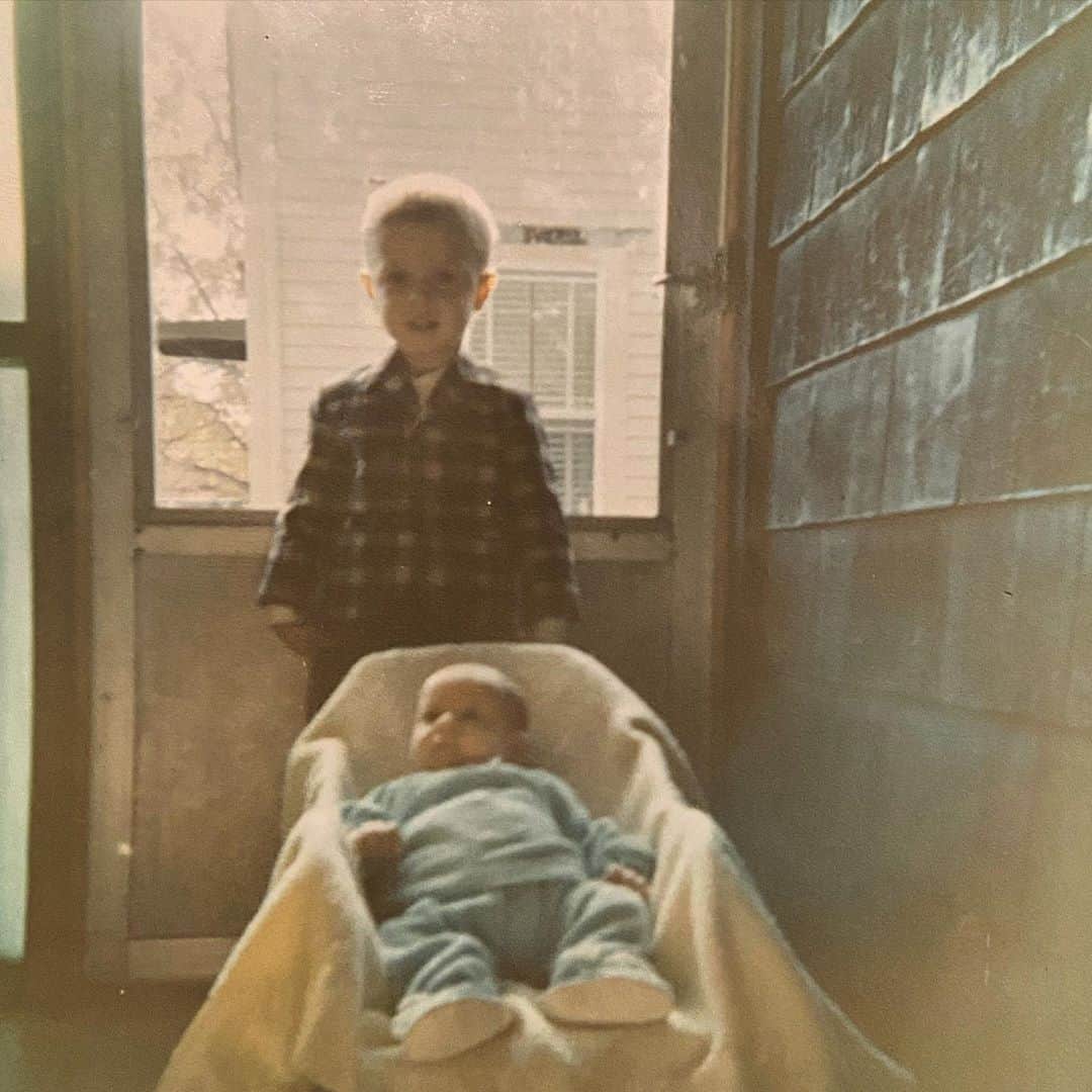 ロブ・ゾンビのインスタグラム：「A big Happy Birthday to this little dude @spiderone . Even though this pic was taken 53 years ago I can still remember standing over him thinking “ how long until he can get up and start playing?” 🎊🎈🎁🎂👍🏼#happybirthday #spiderone #robzombie #thewaitingisthehardestpart」