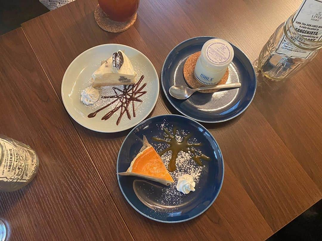 田崎さくらのインスタグラム：「cheese cake🧀﻿ ﻿ ﻿ 三軒茶屋にある美味しい﻿ チーズケーキ屋さん👩🏻‍🍳﻿ ﻿ ﻿ 私はオレオチーズケーキにしたよ〜💗﻿ ﻿ ﻿ #cafe」