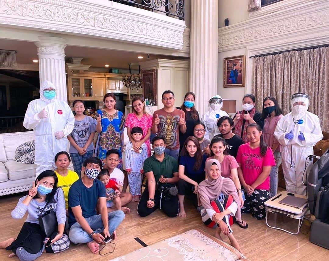 Ashantyさんのインスタグラム写真 - (AshantyInstagram)「Swab test bareng keluarga dan team 🥰👍🏼 besok mau ke bali😍 @prodia_lab @prodia_senior」8月25日 21時37分 - ashanty_ash