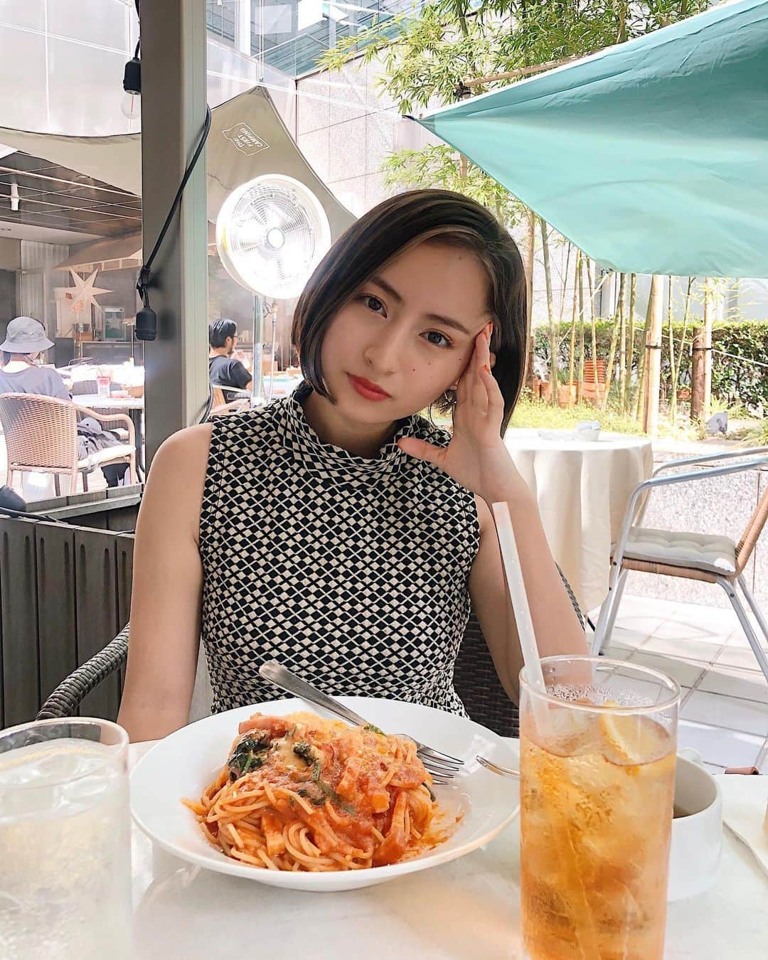 Julia Castroさんのインスタグラム写真 - (Julia CastroInstagram)「最近パスタばかりな気がするー🍝 YouTube楽しみにしてて🧡 . #lunch #aoyama  #spaghetti #pasta  #tokyo #japan #bobhair #bob #hairstyle #girl #date #summer #fashion #outfit #パスタ #ランチ #お昼ご飯 #写真 #東京 #表参道 #ヘアスタイル #ボブ #夏ファッション #夏 #夏服 #ワンピース #ボブヘアー #テラスランチ #タートルネック #女の子」8月25日 21時52分 - julia.c.0209