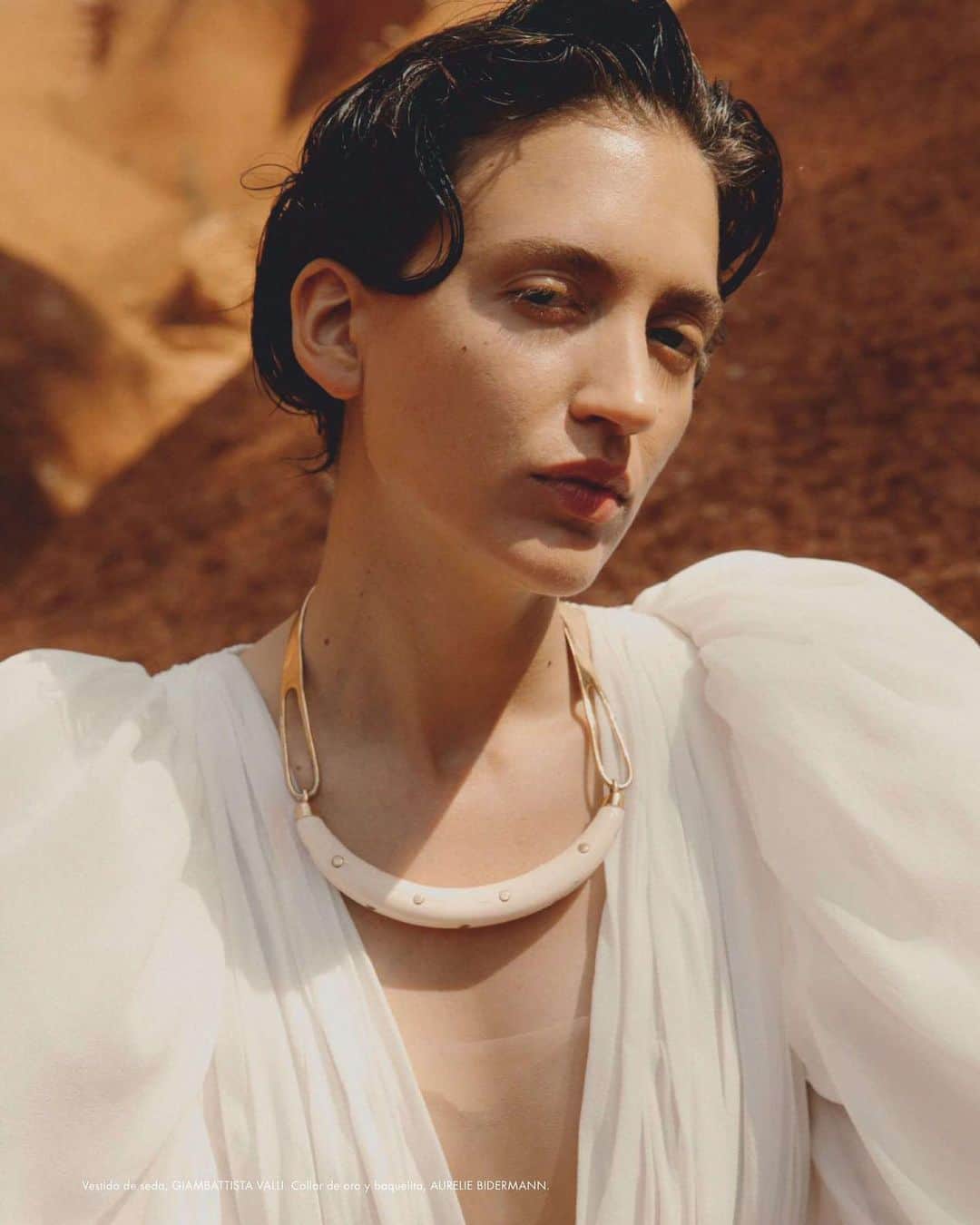 オーレリービダマンのインスタグラム：「Summer necklace ☀️ thank you @noemiebeltran @lofficielmexico 💚」