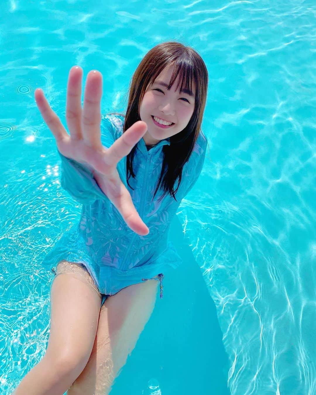 天羽希純のインスタグラム：「一緒に遊ぼっ♪  #水着 #泳衣 #swimwear #ビキニ #bikini #bikinigirls #コスプレ #cosplay  #japanesegirl #巨乳 #谷間 #可愛い女の子 #グラビア #gravure #グラドル #アイドル #Japaneseidol #撮影会 #撮影会モデル #被写体 #太もも #フェチ  #プール #海」
