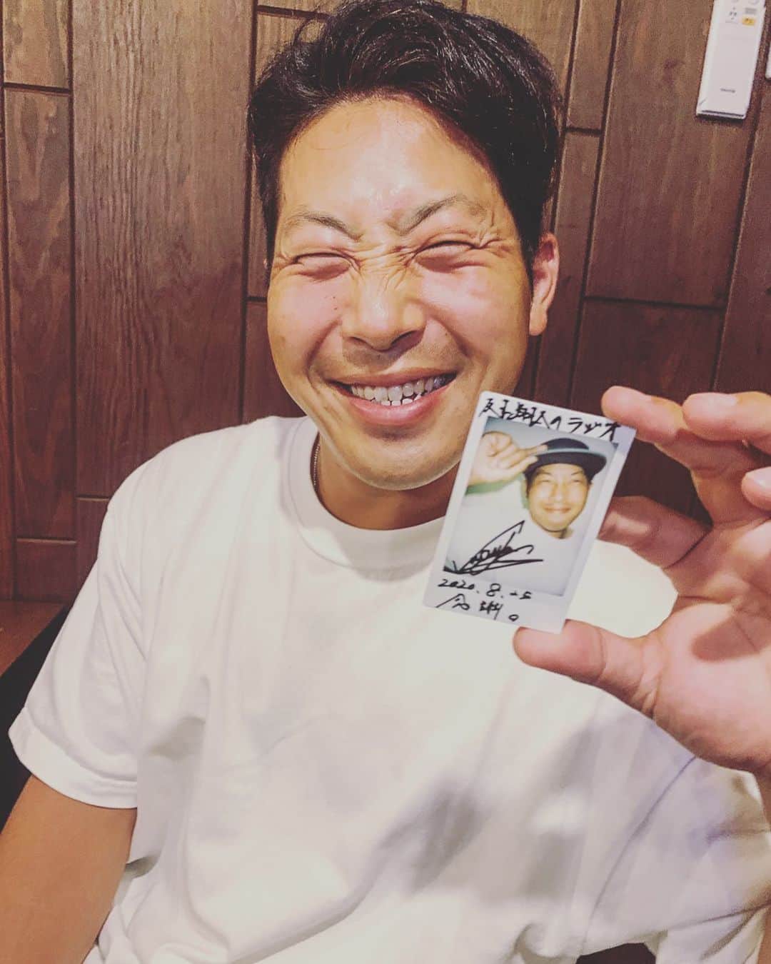 友永翔太のインスタグラム：「【サイン入りチェキプレゼントのお知らせ】 来週から、僕がやってるラジオ番組が 新番組として生まれ変わります！  毎週水曜19:30〜MID FM 「友永翔太のドラゴンズ応援レディオ」  1時間番組となって新しくスタートします！  ドラゴンズの明るい話題、野球の為になる話！！とにかく明るい話題をリスナーの皆様に届けます！！  今、僕のTwitterアカウントにて！ この新番組の投稿をリツイートしてくれた人の中から抽選で1名様にサイン入りチェキをプレゼントします！！  応援メッセージ一言つけてリツイートお願いします！  そして来週水曜19:30〜MID FM みなさん聴いてね！  詳しい視聴方法はMID-FM公式HPをご覧下さい！」
