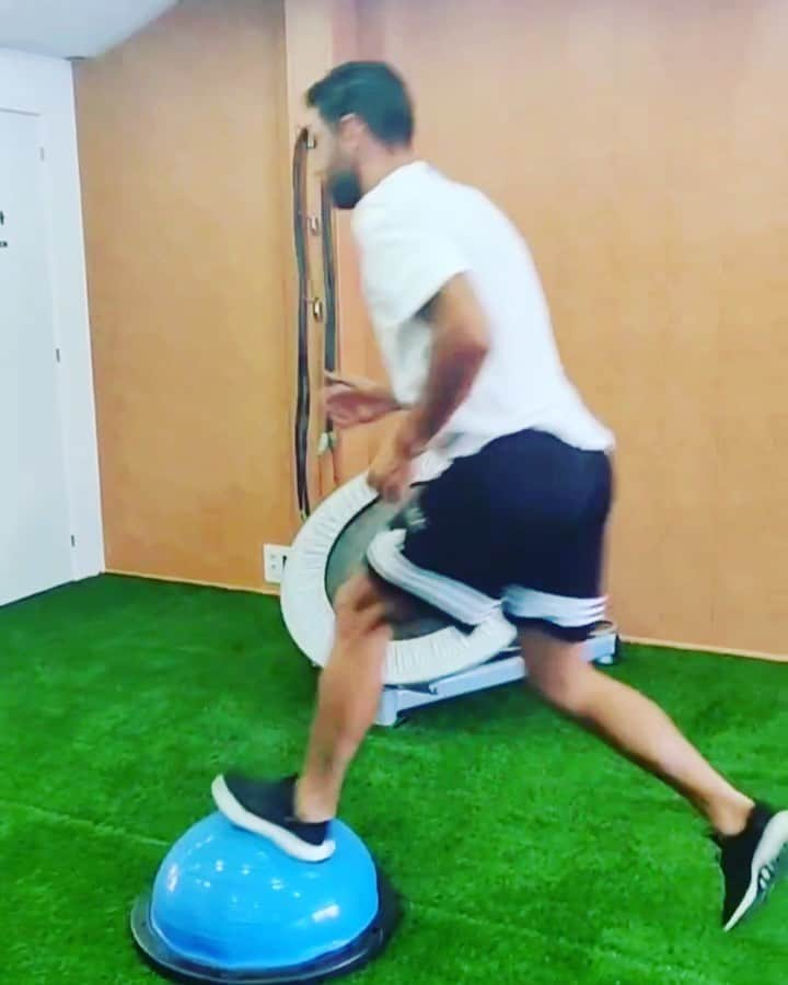 アントニオ・バラガンのインスタグラム：「𝕎𝕠𝕣𝕜 𝕙𝕒𝕣𝕕 🏋🏽‍♂️⚽️  #mltrainersevilla」