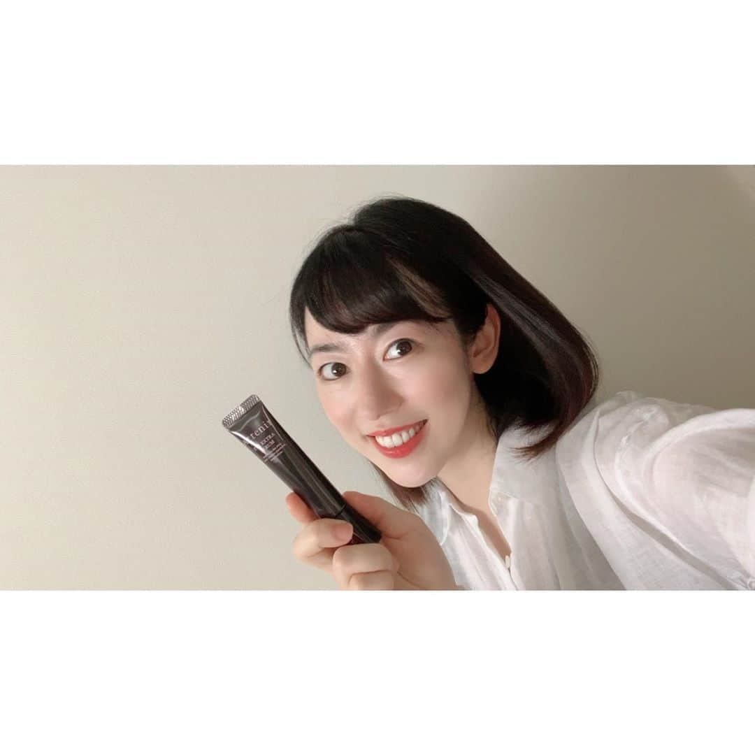 徳山沙季さんのインスタグラム写真 - (徳山沙季Instagram)「. ♡高品質のものを低価格で提供することで知られている @attenir_official  さんのアイエクストラセラムを使ってみました😌 目もと美容液でコクのあるクリームです💐 ベタつきもないし、のびも良かったです🙏 . ブルーライトも気になるし目の周りのハリ不足も気になるので寝る前に丁寧に塗っています🥰 目もと美容液が¥3000台でなかなかないかも🙆‍♀️ 初めて目もと美容液を使う方にもおすすめです♡ . . @attenir_official  #アテニア #アイエクストラセラム #目もと美容液 #ゴースト地帯化 #スキンケア #monipla #attenir_fan」8月25日 22時09分 - saki.whitesnow