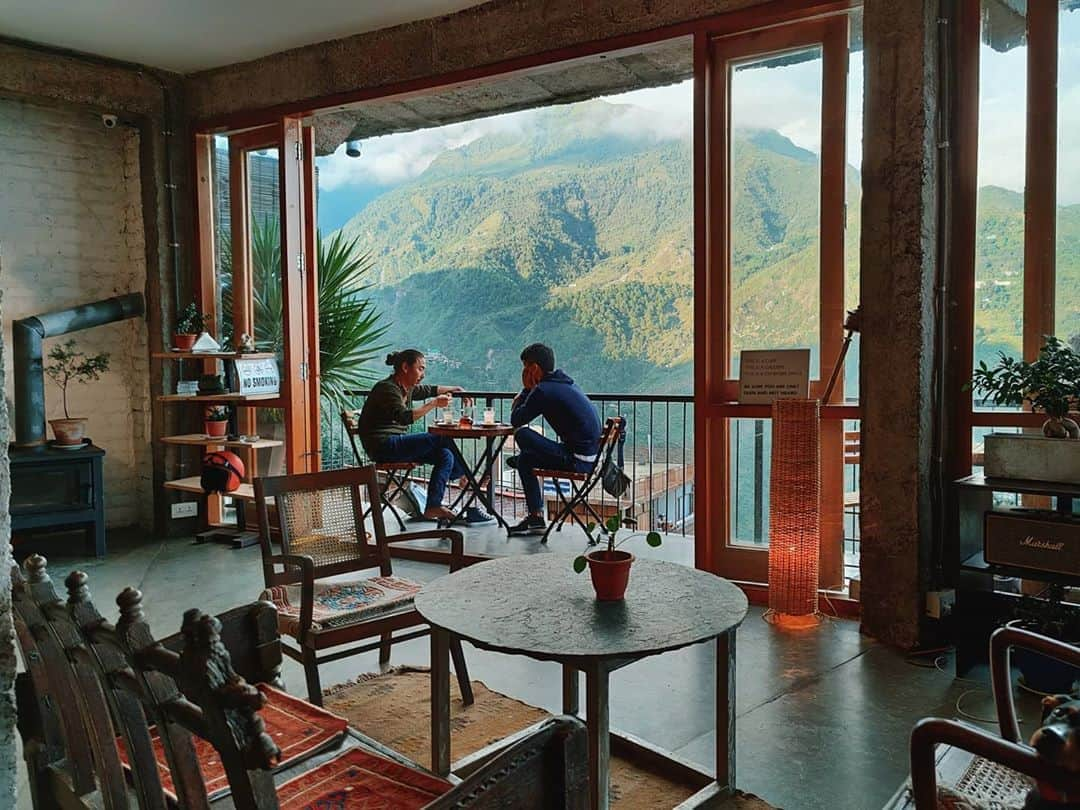 Abhinav Chandelさんのインスタグラム写真 - (Abhinav ChandelInstagram)「I love these evenings in Mcleodganj, when time seems to have slowed down and all you are left with are conversations with friends while sitting in one of the many cafes here, as the mountains outside keep glowing in the last lights of the day.  Isn’t that all we desire in life at times, just slow evenings like these, without too much of anything, and just a little more of peace. . . . . #shotonOppo #oppomobileindia #oppofindx2 #writersofinstagram #writersoninstagram #writingcorner #writersofig #writerscommunity #writersnetwork #writersconnection #writerssupportingwriters #writersfollowwriters #writersofindia #writingsociety #poetrycommunity #poetryofinstagram #poetrylovers #poetryisnotdead #poetrygram #writinglove #writingofig #writingismyfreedom #mcleodganj #dharamshala」8月25日 22時14分 - abhiandnow