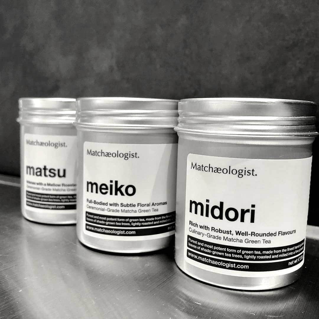 Matchæologist®さんのインスタグラム写真 - (Matchæologist®Instagram)「🙋 What’s your favourite grade of @Matchaeologist #Matcha? Let us know in the comments – we’d love to know! 🙏 Special thanks to @neutralworks.stand  @matchaeologist_jp for the wonderful capture 📷 of our Matsu™, Meiko™ Ceremonial Matcha and Midori™ Culinary Matcha! . Bring the delicious flavour of our artisanal matcha into your life and experience it for yourself! We promise you won’t be disappointed! 😍 . Matcha is the perfect choice when you are looking for a steady boost of natural energy to fight the afternoon slump. Similar to coffee, matcha has caffeine (because life pretty much requires caffeine). But instead of the blast-and-crash experience of coffee, matcha provides a gentle boost for up to 5-6 hours, without a crash. . 👉 Click our bio link @Matchaeologist to learn more. . Matchæologist® #Matchaeologist Matchaeologist.com」8月25日 22時20分 - matchaeologist