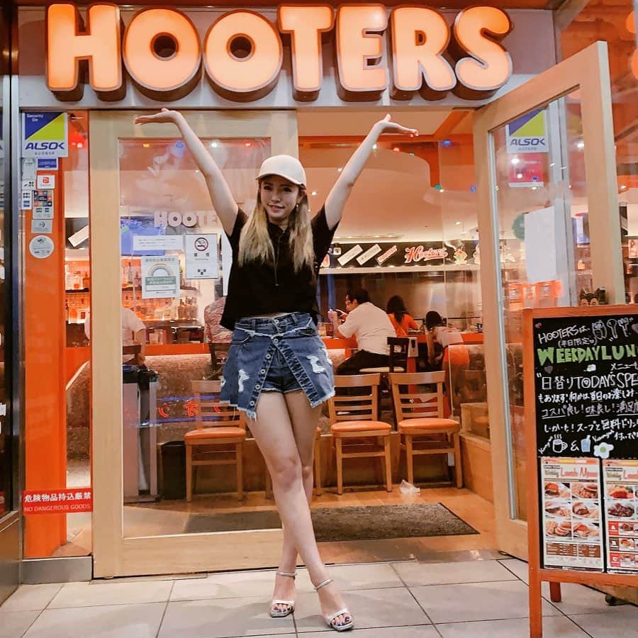 のインスタグラム：「大好きなHOOTERSTOKYO ありがとう！ 銀座店も遊びに行くね！  そう言えば、6.5キロダイエット成功したよ！ 目標まであと4.5キロ マイナス11キロってけっこー大変だよね #ダイエット #ダイエット部 #マイナス5キロ #マイナス10キロ #目指せ美ボディ #美脚になりたい #夏の思い出 #hootersgirls #hootersjapan #hooterstokyo #フーターズガール #最近チャリばっか #自転車通勤 #ベロスター」