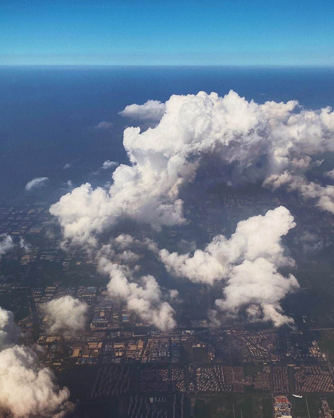 リウ・ウェンのインスタグラム：「#WenInFlight」