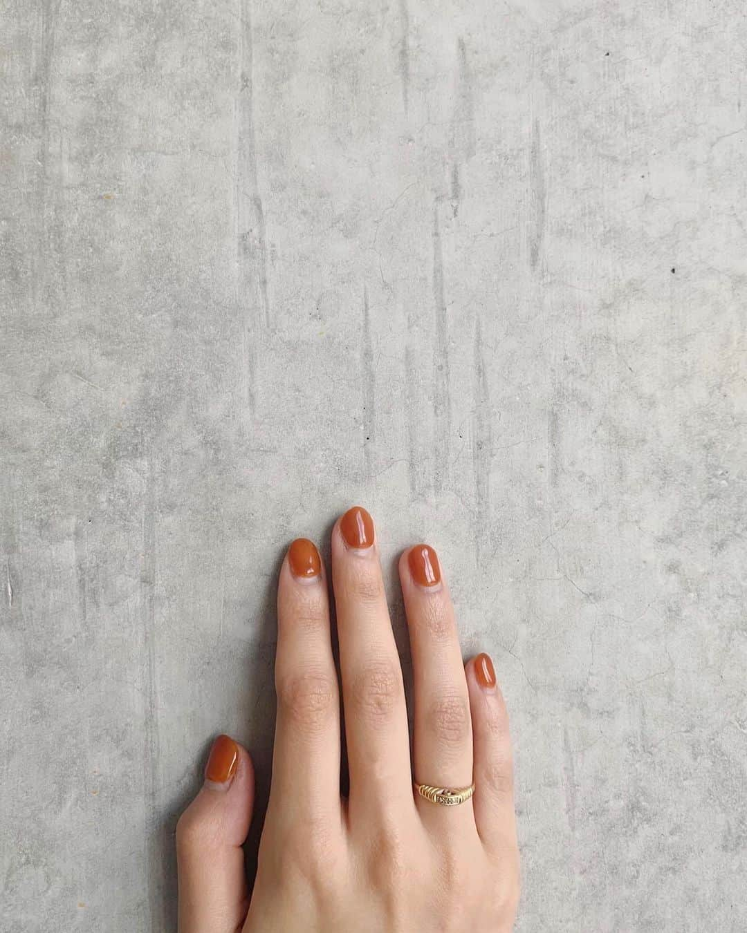 花山瑞貴さんのインスタグラム写真 - (花山瑞貴Instagram)「次は何色にしようかな~🍊 #nail」8月25日 22時41分 - mi_smile25