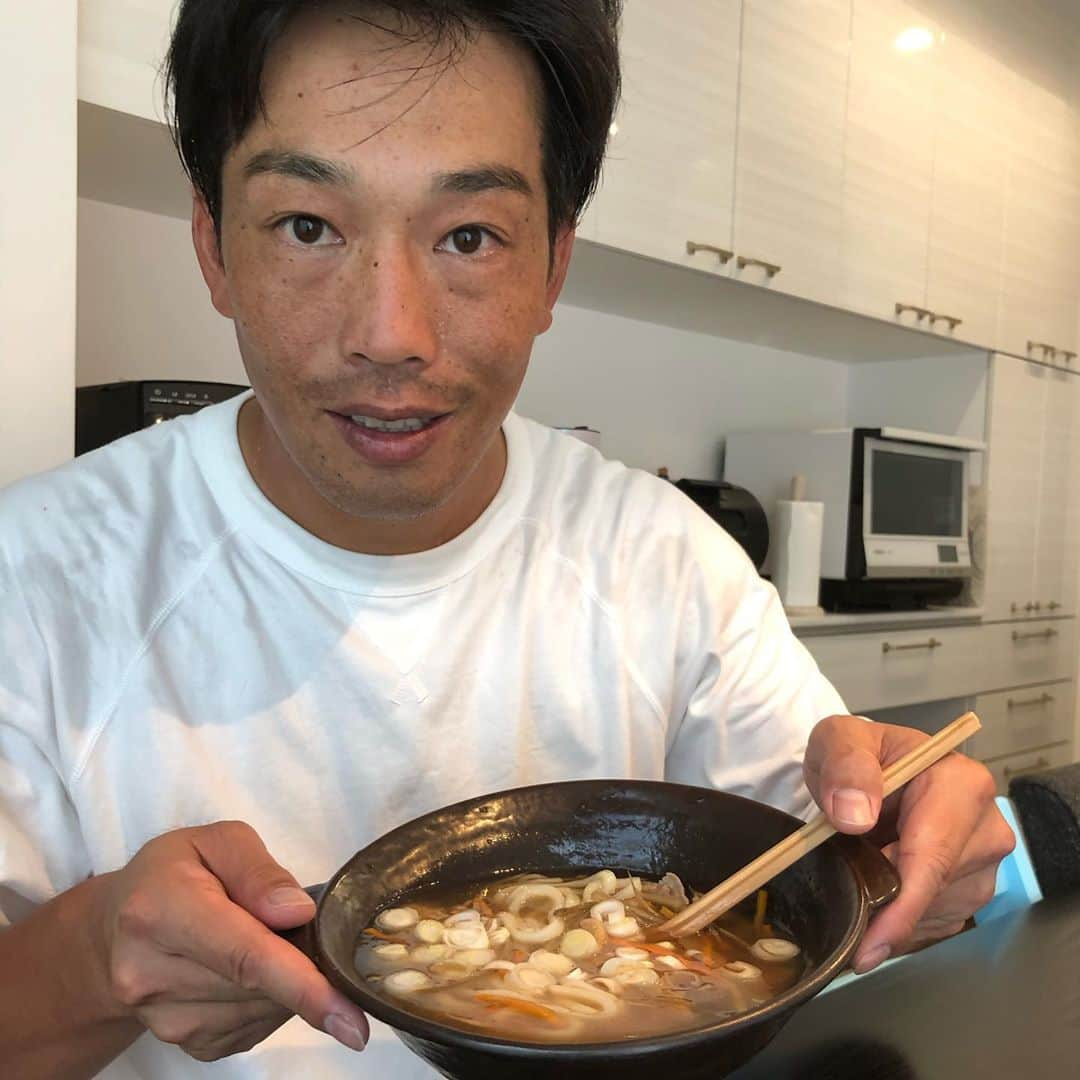 天谷宗一郎さんのインスタグラム写真 - (天谷宗一郎Instagram)「『むすびのむさし』さんの元気うどんを作りました！ 冷凍うどんなので、料理初心者の僕でも簡単に美味しく頂けましたよ♪ 皆さんも是非ご家庭で作ってください！  #むすびのむさし #広島の味  #元気うどん #べジンジャーうどん #地海老うどん #冷凍うどん #3種類 #娘と争奪戦 #また作ろう」8月25日 22時50分 - soichiroamaya