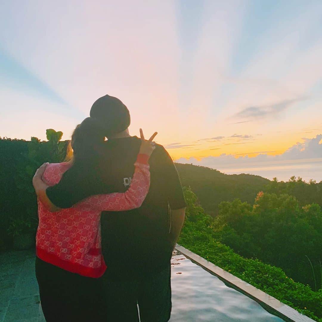 ハンナ・クインリヴァンのインスタグラム：「My valentines💕 hope you‘re having an unforgettable one too! #happychinesevalentinesday」