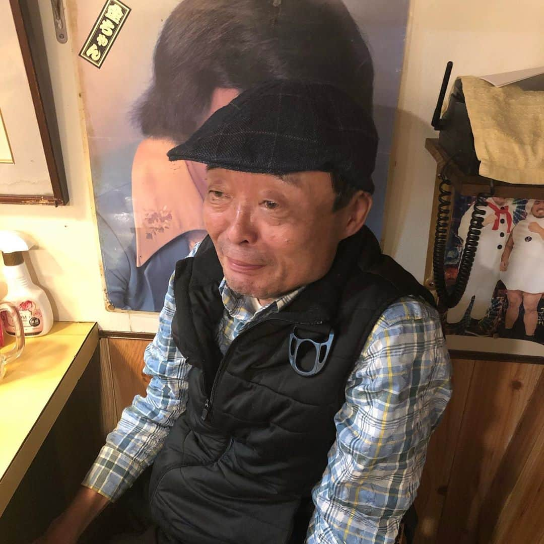 金野博和（鬼越トマホーク）さんのインスタグラム写真 - (金野博和（鬼越トマホーク）Instagram)「昔シ〇ブの取り引き所になってたことで有名な実家の居酒屋金ちゃんがテレビに出るので観てね👍﻿ ﻿ 今日0時12分～テレビ東京「巷の噺」﻿ ﻿ 27日22時～日本テレビ「ダウンタウンDX」﻿ ﻿ 店もコロナの影響で一見さんお断りしてますが「鬼越トマホークのファンです」と言ってくれたら何故か入れるというルールを勝手に母親が作ってます。﻿ ﻿ 母親から急に電話がきて「今ファンの人が来てるから暇ならこれない？」「無理なら今電話で話せる？」というお節介オプションもついてますのでお時間ある方は来てください！﻿ ﻿ ﻿ #居酒屋金ちゃん﻿ #板橋区ときわ台﻿ #巷の噺﻿ #ダウンタウンDX﻿ ﻿」8月25日 22時51分 - kinno1106