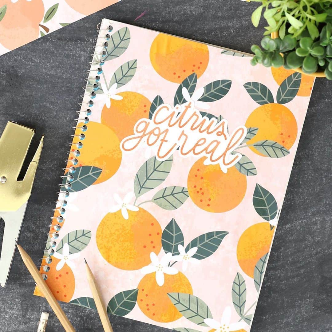 のインスタグラム：「@damasklove here for another crafty day with you! Anyone else obsessed with pretty office supplies?! Yeah - me too. Today, join me in IG Stories while I show you how to elevate a plain $0.25 notebook using beautiful botanical prints from my digital stationery shop, @yaydaypaper! Ready, set, craft」
