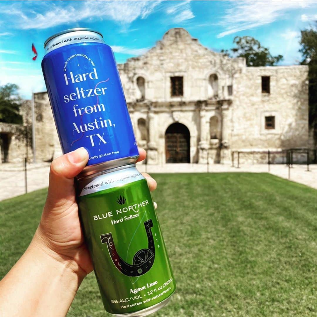 デビッド・リーのインスタグラム：「Excited to announce that I’m involved with a Texas company making the best hard seltzer around @drinkbluenorther !!! After a great reception in Austin , Blue is officially launching in San Antonio!!! I ask my @spurs family to support us and give it a try, we think you will love it! Cheers and #drinkblue」